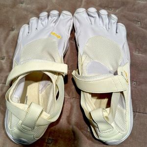 Vibram KSOVintage All White Men’s shoes ,SizeUS11.5/EU46